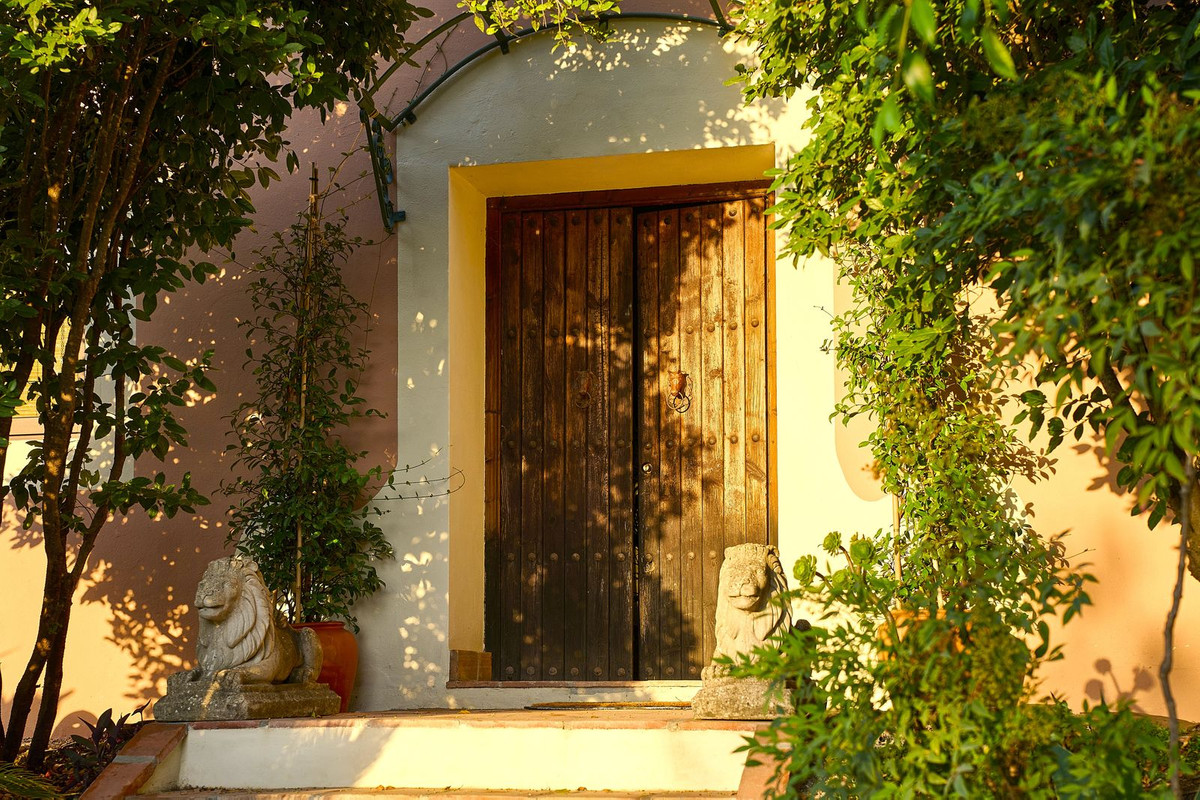 5 Bed Townhouse for sale in Comares Costa Del Sol East, Málaga, Spain
