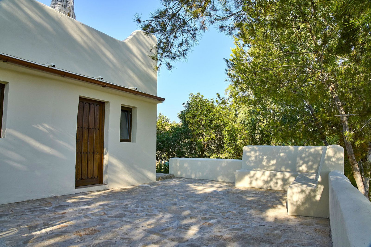 5 Bed Townhouse for sale in Comares Costa Del Sol East, Málaga, Spain
