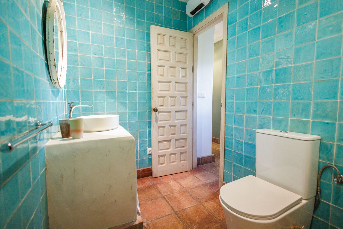 5 Bed Townhouse for sale in Comares Costa Del Sol East, Málaga, Spain