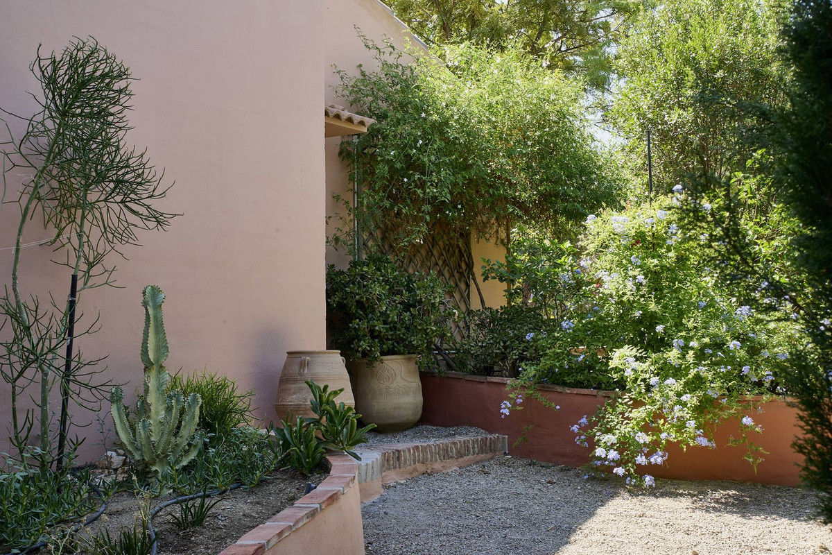 5 Bed Townhouse for sale in Comares Costa Del Sol East, Málaga, Spain