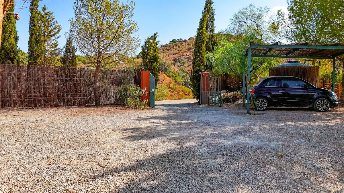 5 Bed Townhouse for sale in Comares Costa Del Sol East, Málaga, Spain