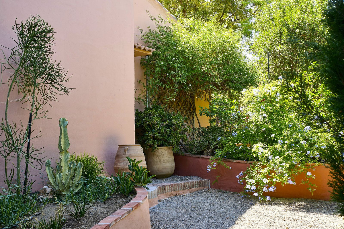 5 Bed Townhouse for sale in Comares Costa Del Sol East, Málaga, Spain