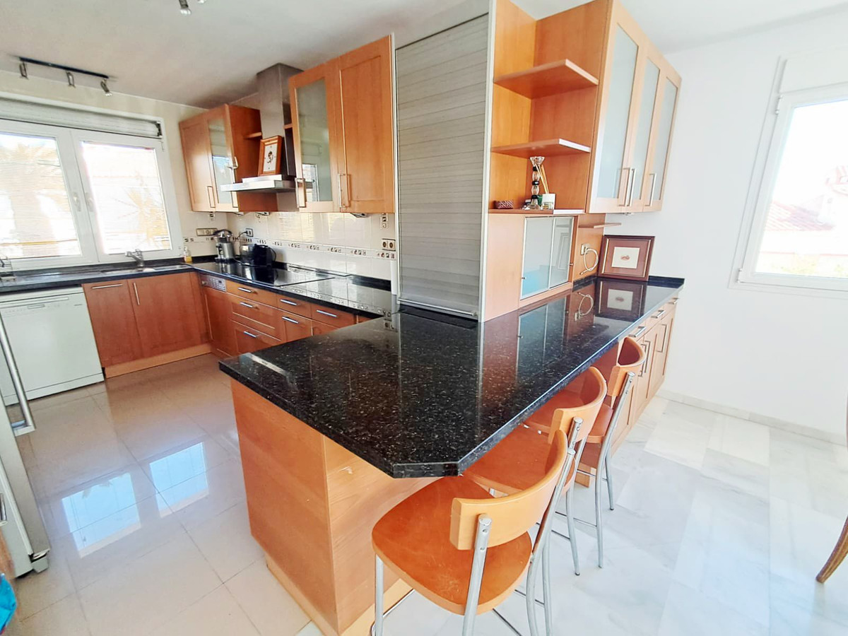5 Bed Townhouse for sale in Benalmadena Costa Del Sol, Málaga, Spain