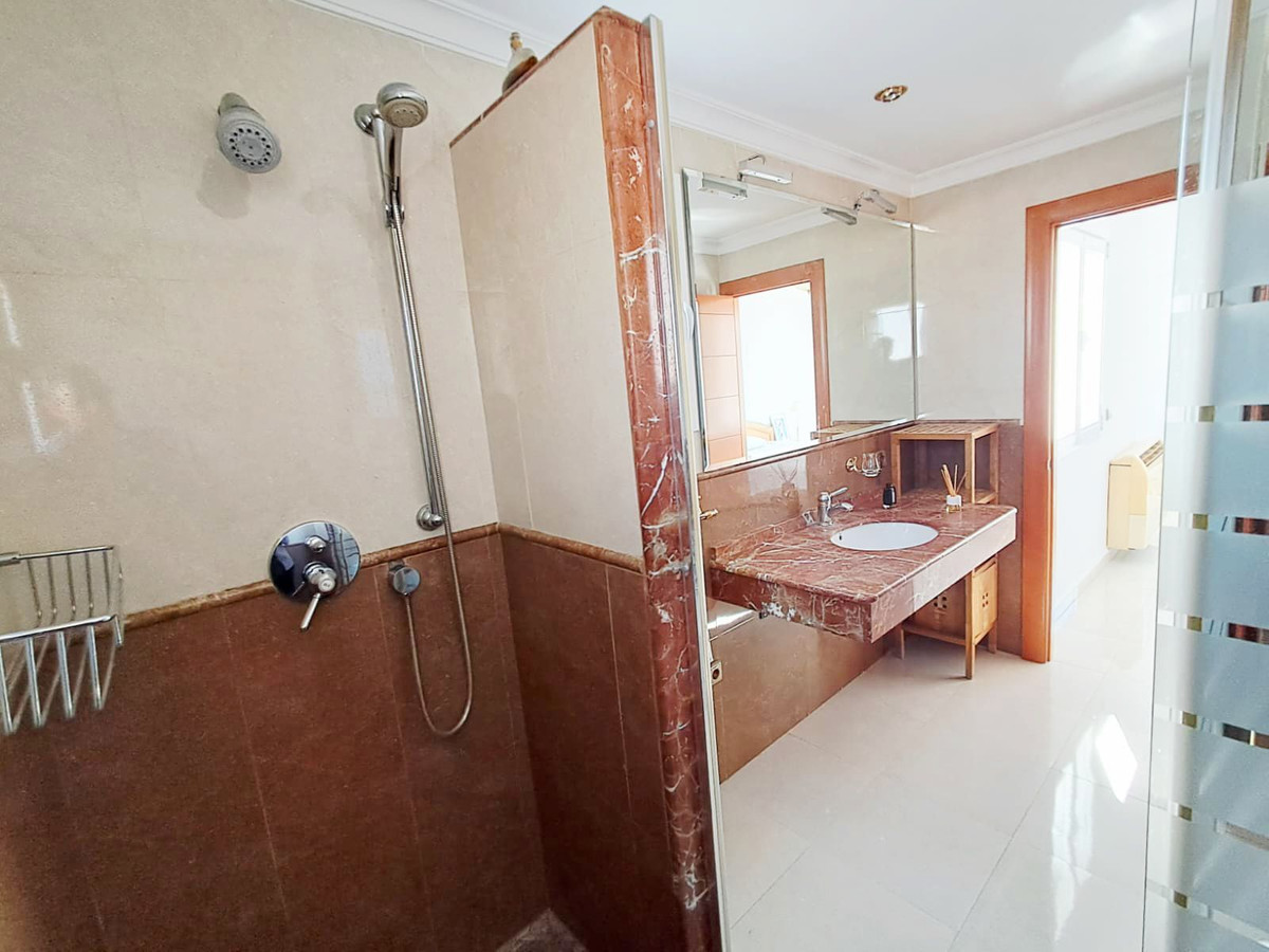 5 Bed Townhouse for sale in Benalmadena Costa Del Sol, Málaga, Spain
