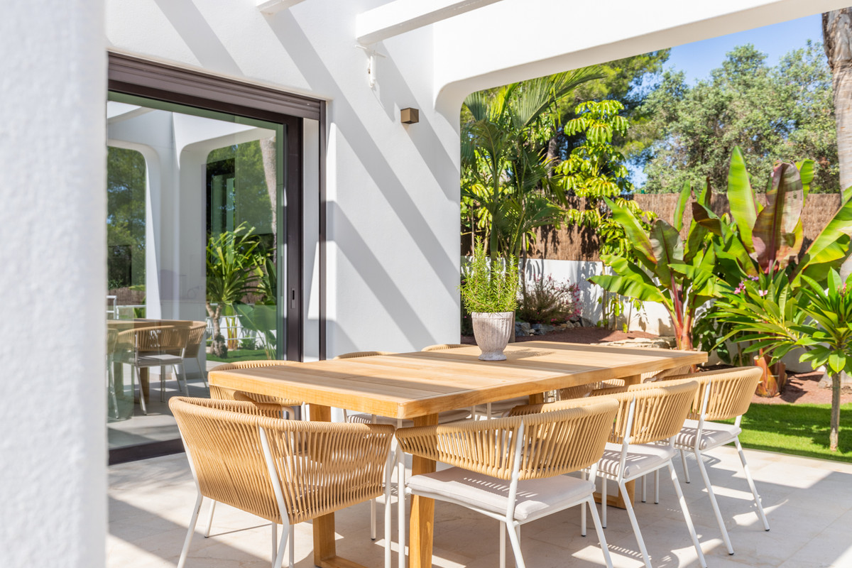 Se vende Villa - Chalet de 4 dormitorios en Costa Blanca, Alicante, España
