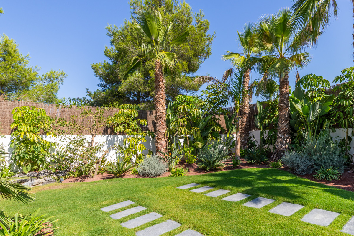 Se vende Villa - Chalet de 4 dormitorios en Costa Blanca, Alicante, España