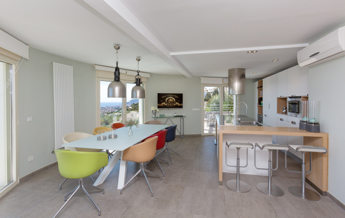 4 Bed Townhouse for sale in La Fustera Costa Blanca, Alicante, Spain