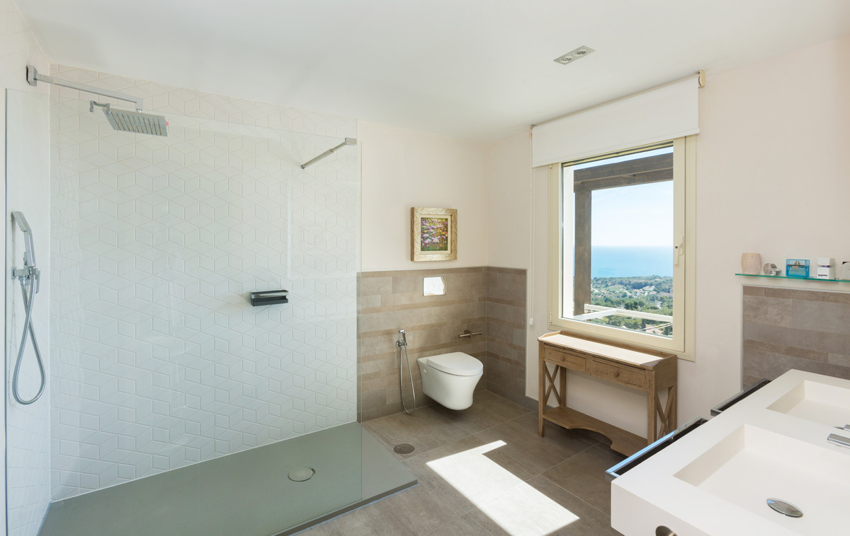 4 Bed Townhouse for sale in La Fustera Costa Blanca, Alicante, Spain