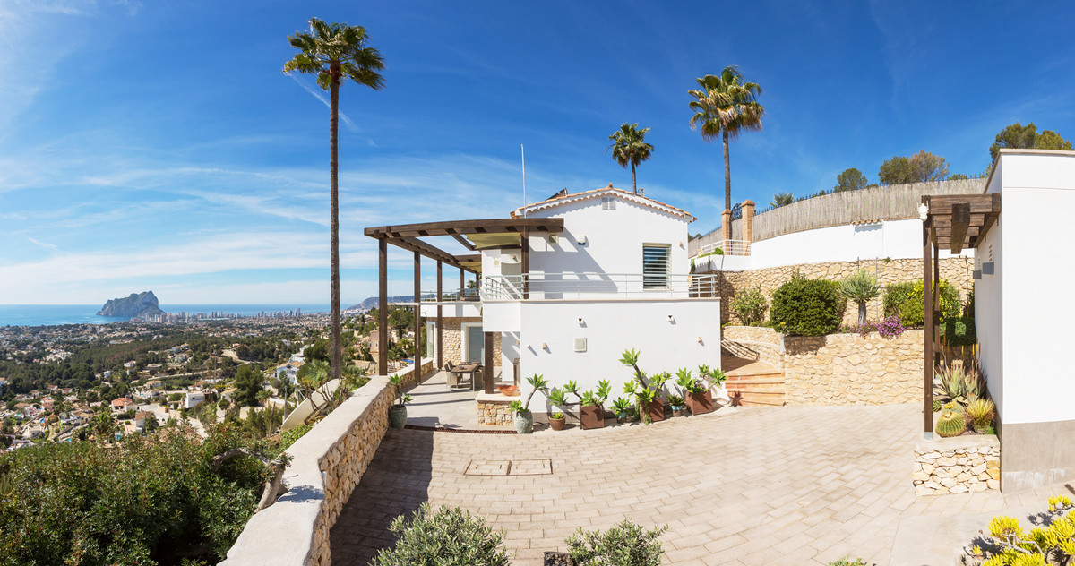 4 Bed Townhouse for sale in La Fustera Costa Blanca, Alicante, Spain