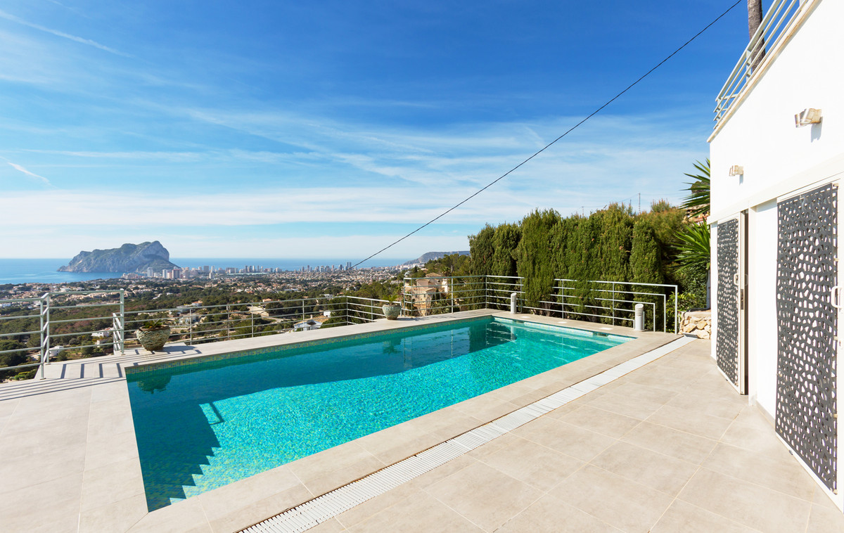 4 Bed Townhouse for sale in La Fustera Costa Blanca, Alicante, Spain