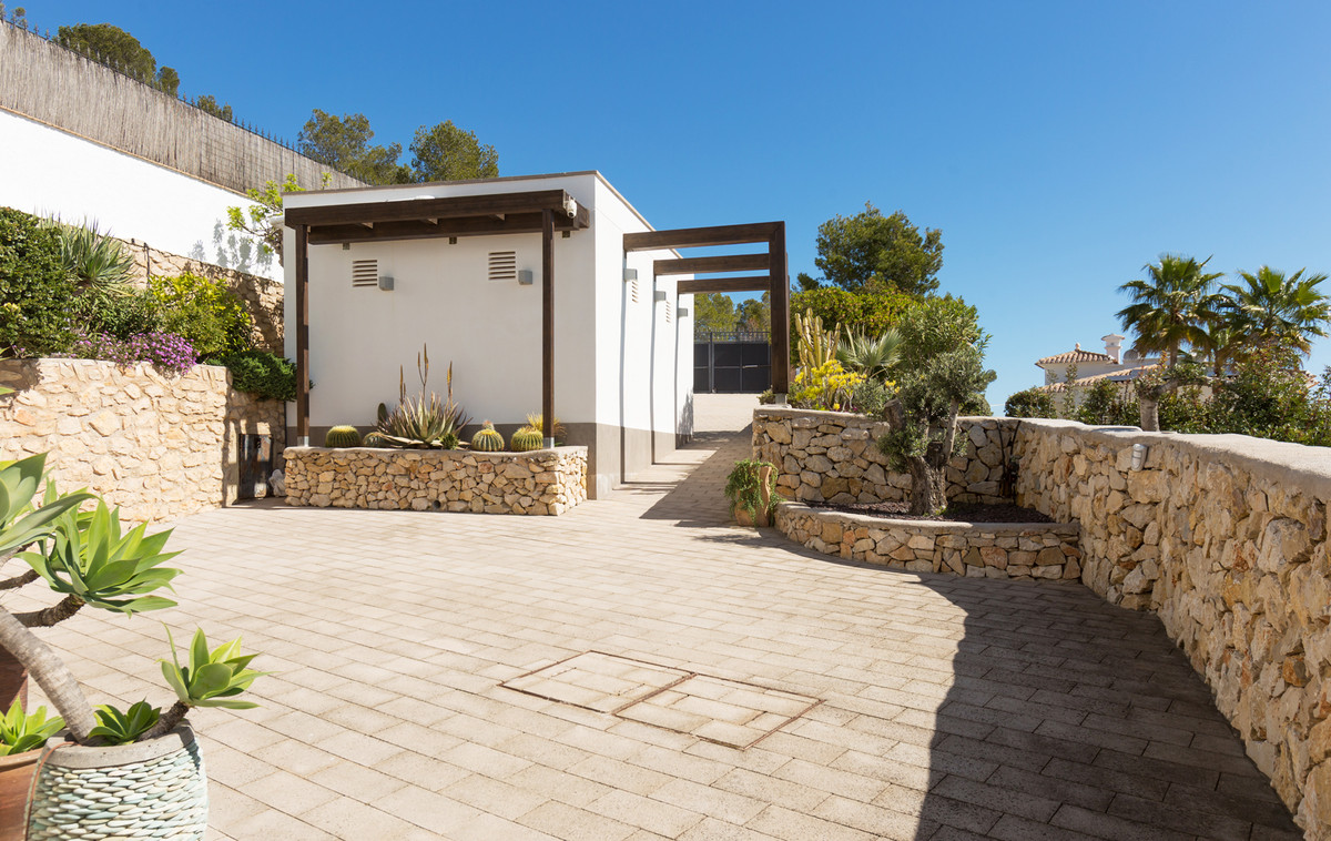 4 Bed Townhouse for sale in La Fustera Costa Blanca, Alicante, Spain