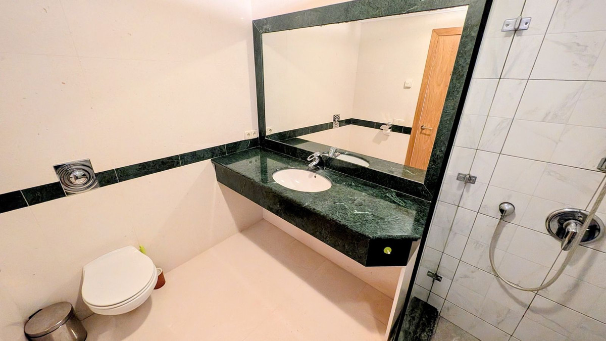 Se vende Apartamento Planta Baja de 2 dormitorios en Costa Del Sol, Málaga, España
