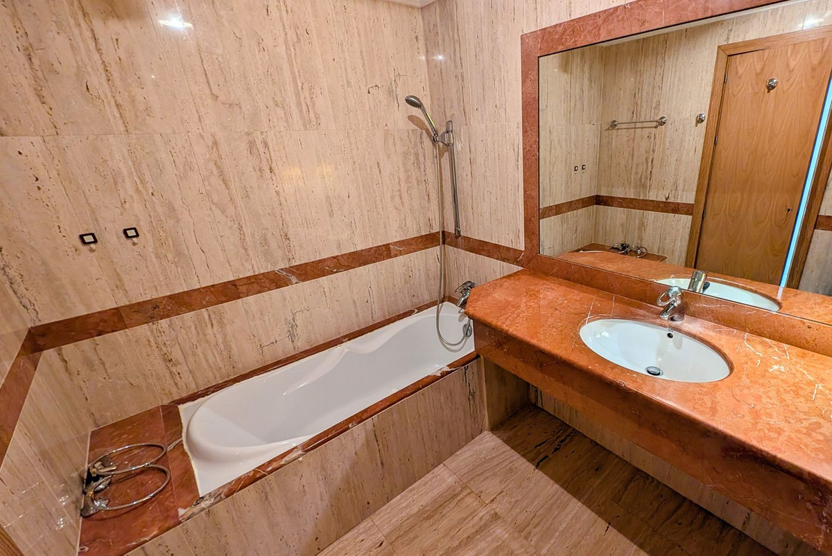 Se vende Apartamento Planta Baja de 2 dormitorios en Costa Del Sol, Málaga, España