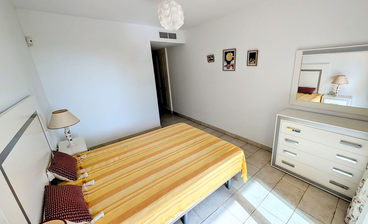 Se vende Apartamento Planta Baja de 2 dormitorios en Costa Del Sol, Málaga, España
