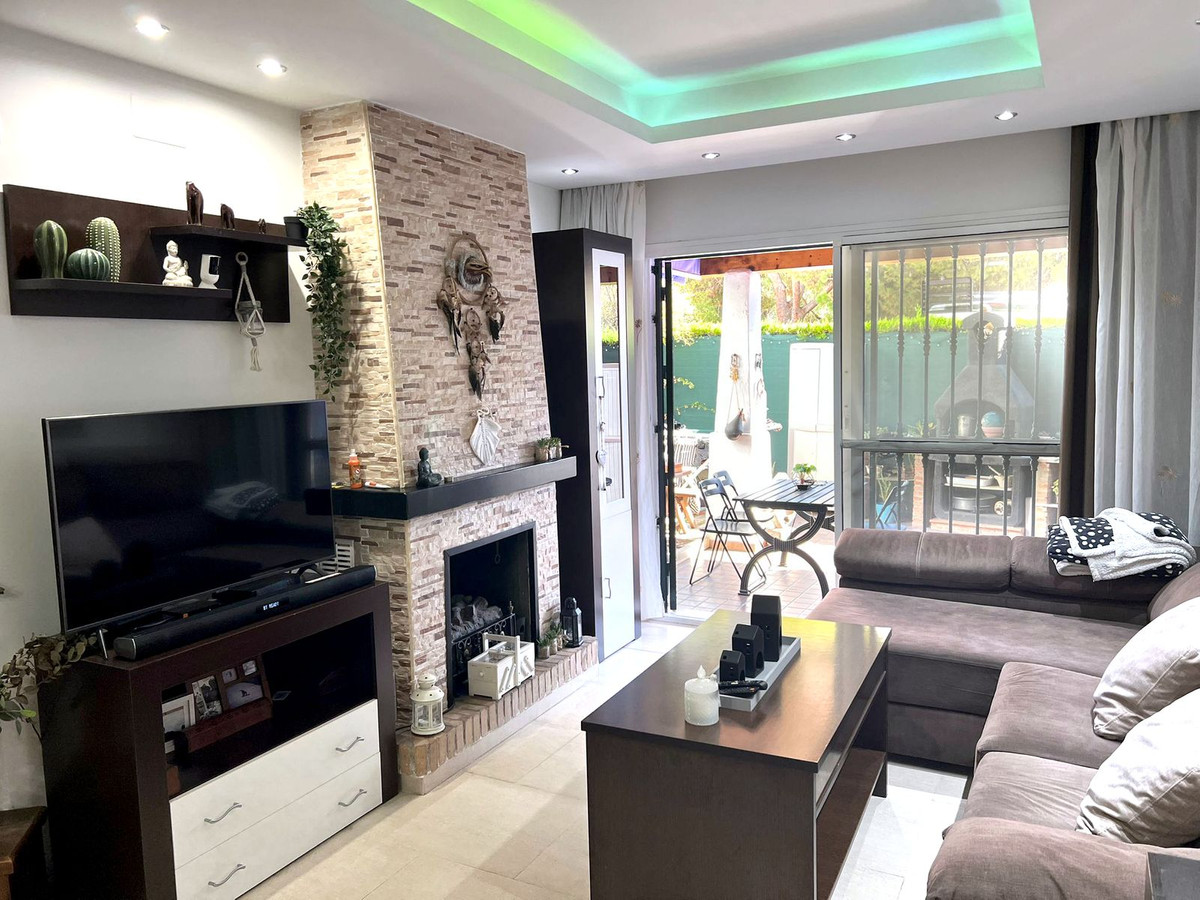 2 Bed Apartment for sale in Calahonda Costa Del Sol, Málaga, Spain