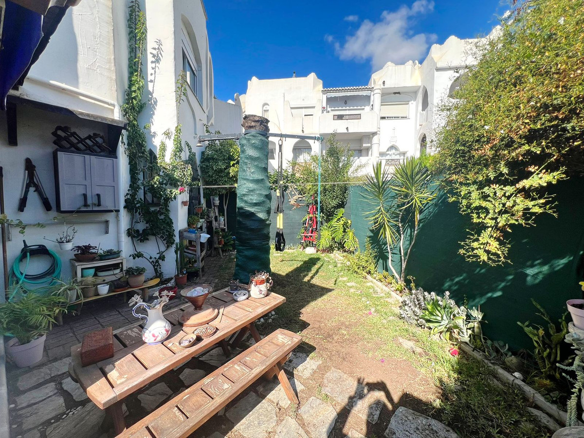 2 Bed Apartment for sale in Calahonda Costa Del Sol, Málaga, Spain
