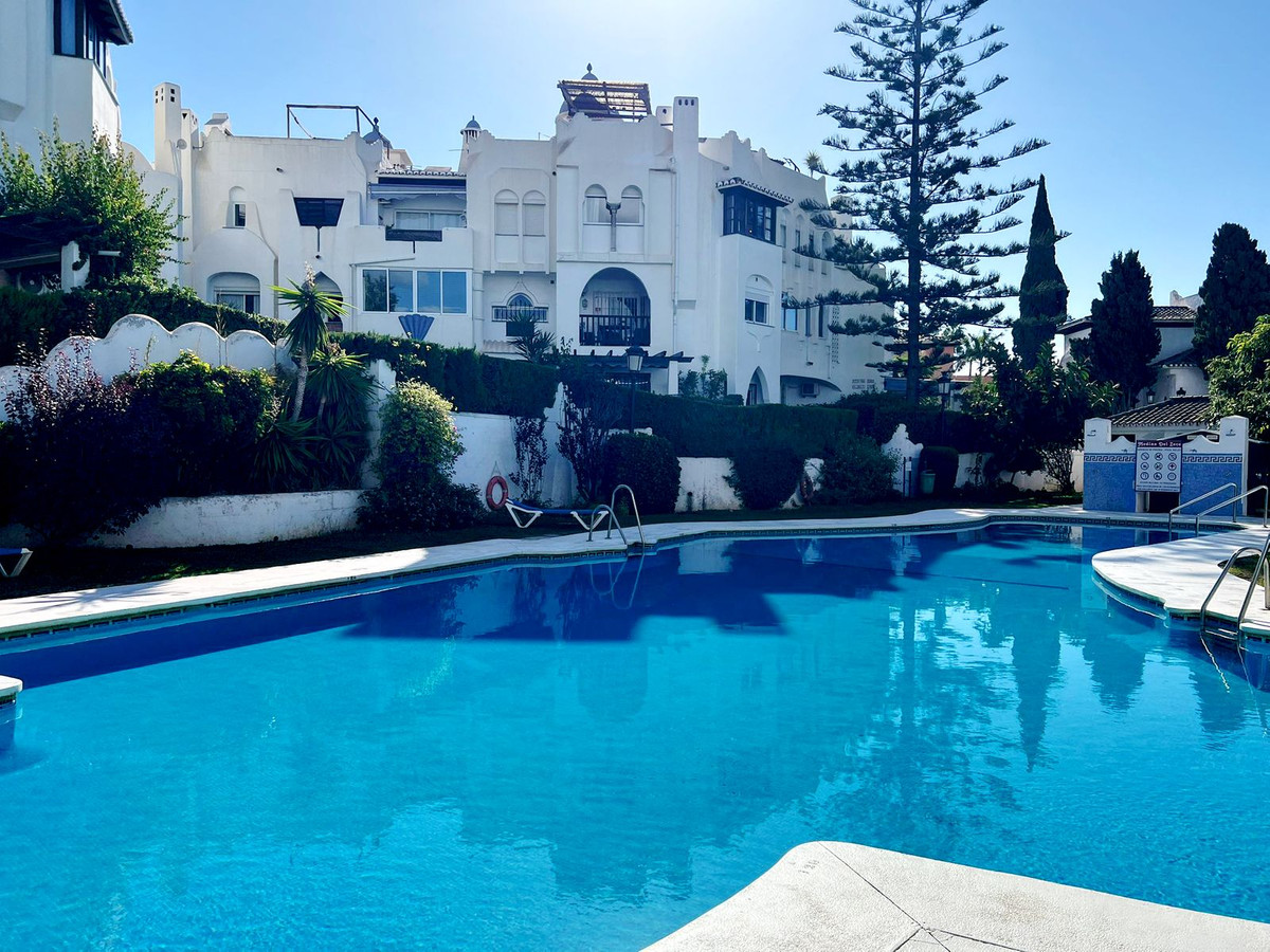 2 Bed Apartment for sale in Calahonda Costa Del Sol, Málaga, Spain
