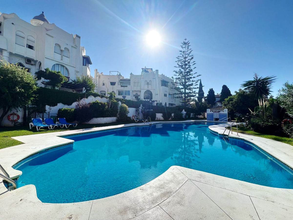 2 Bed Apartment for sale in Calahonda Costa Del Sol, Málaga, Spain