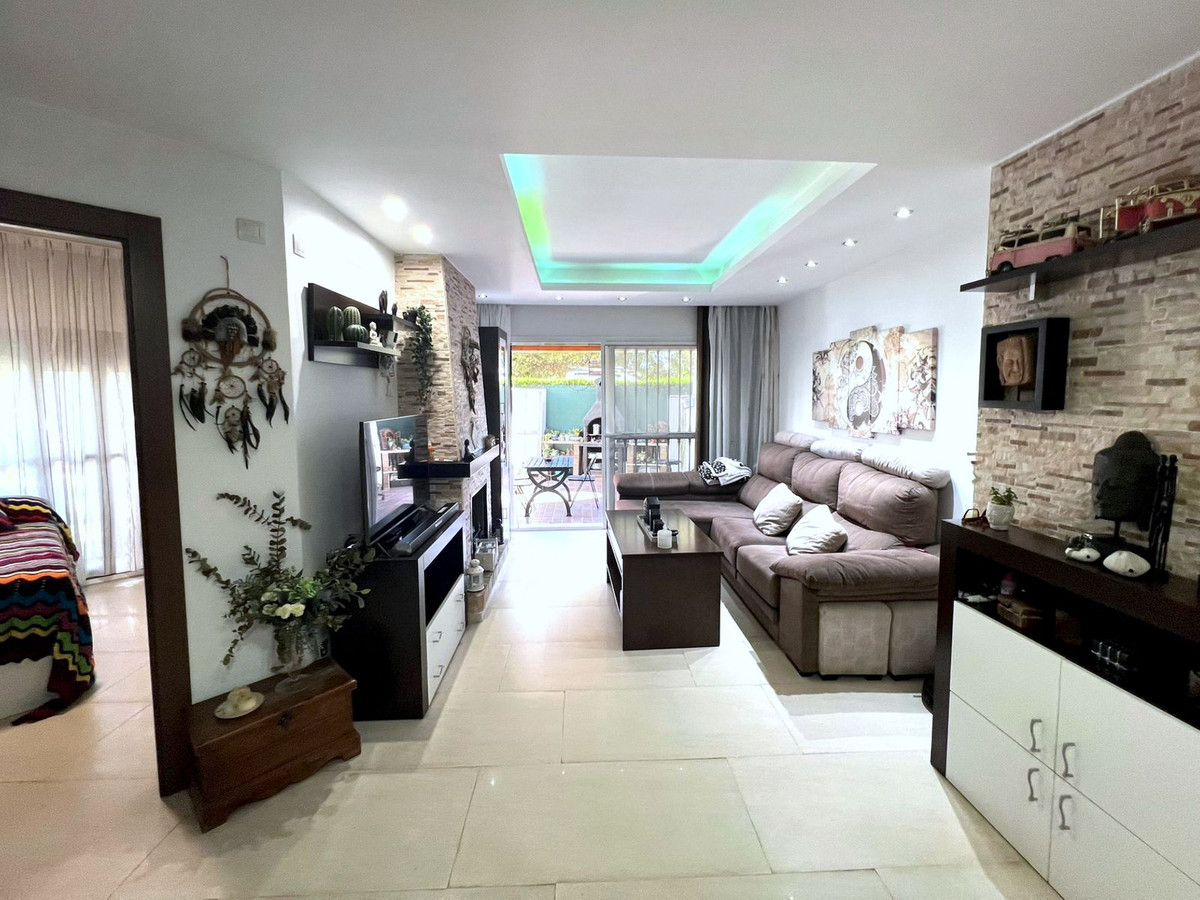 2 Bed Apartment for sale in Calahonda Costa Del Sol, Málaga, Spain
