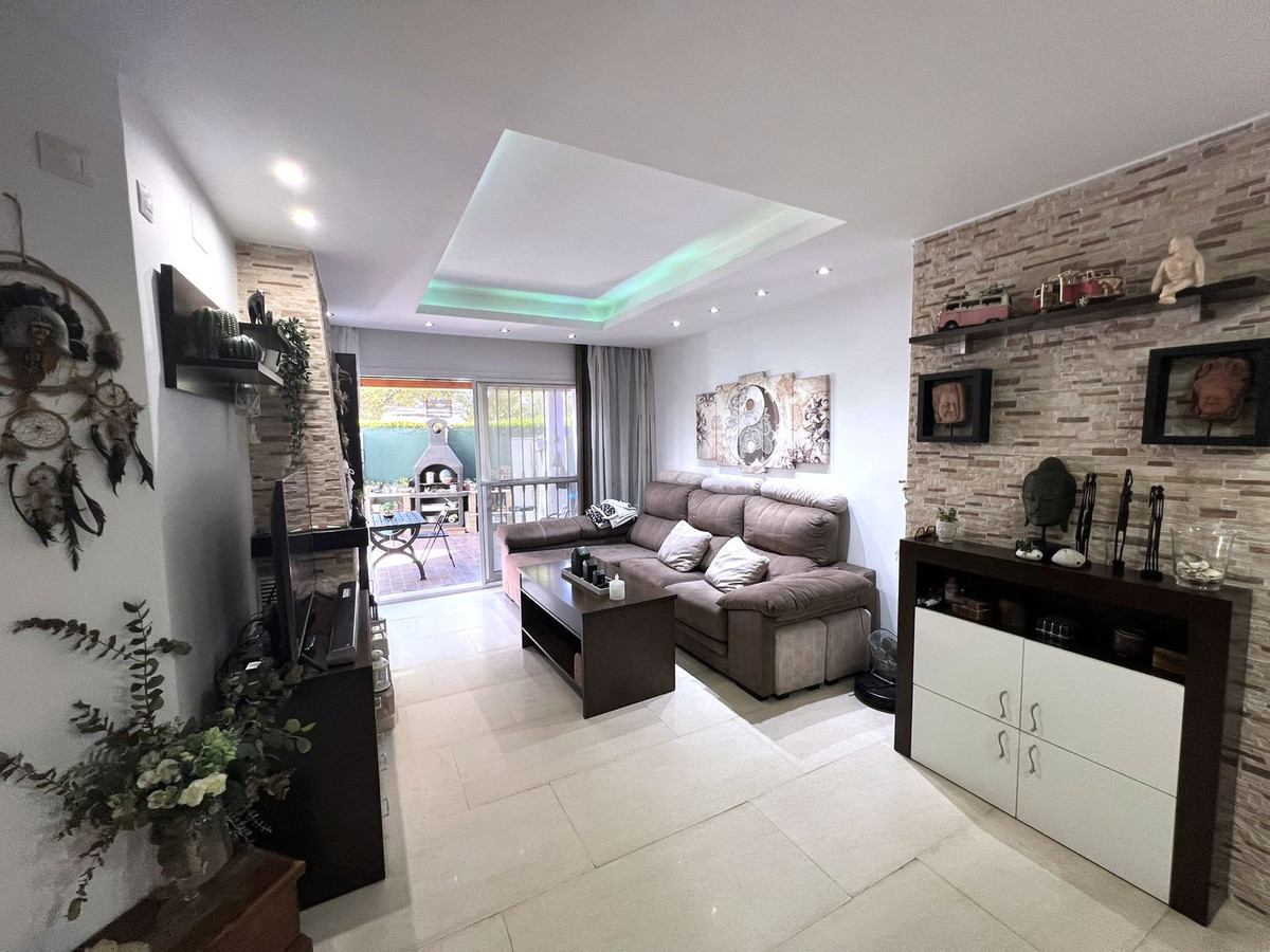 2 Bed Apartment for sale in Calahonda Costa Del Sol, Málaga, Spain