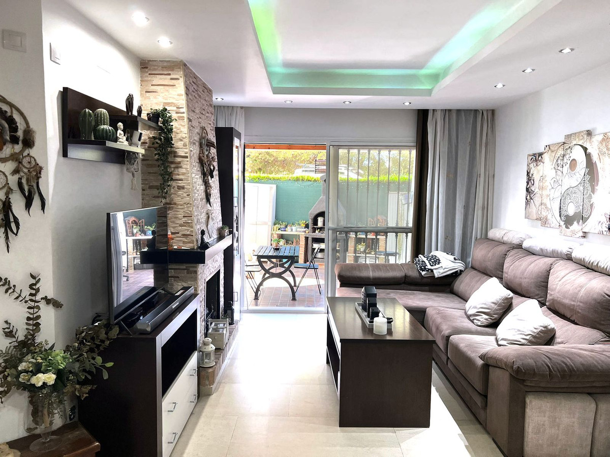 2 Bed Apartment for sale in Calahonda Costa Del Sol, Málaga, Spain