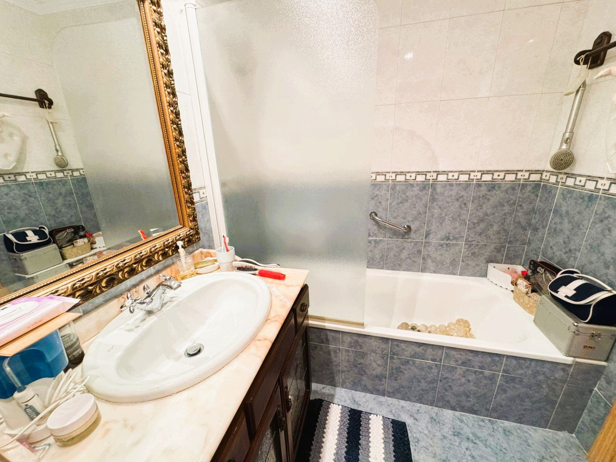 3 Bed Apartment for sale in Las Lagunas Costa Del Sol, Málaga, Spain