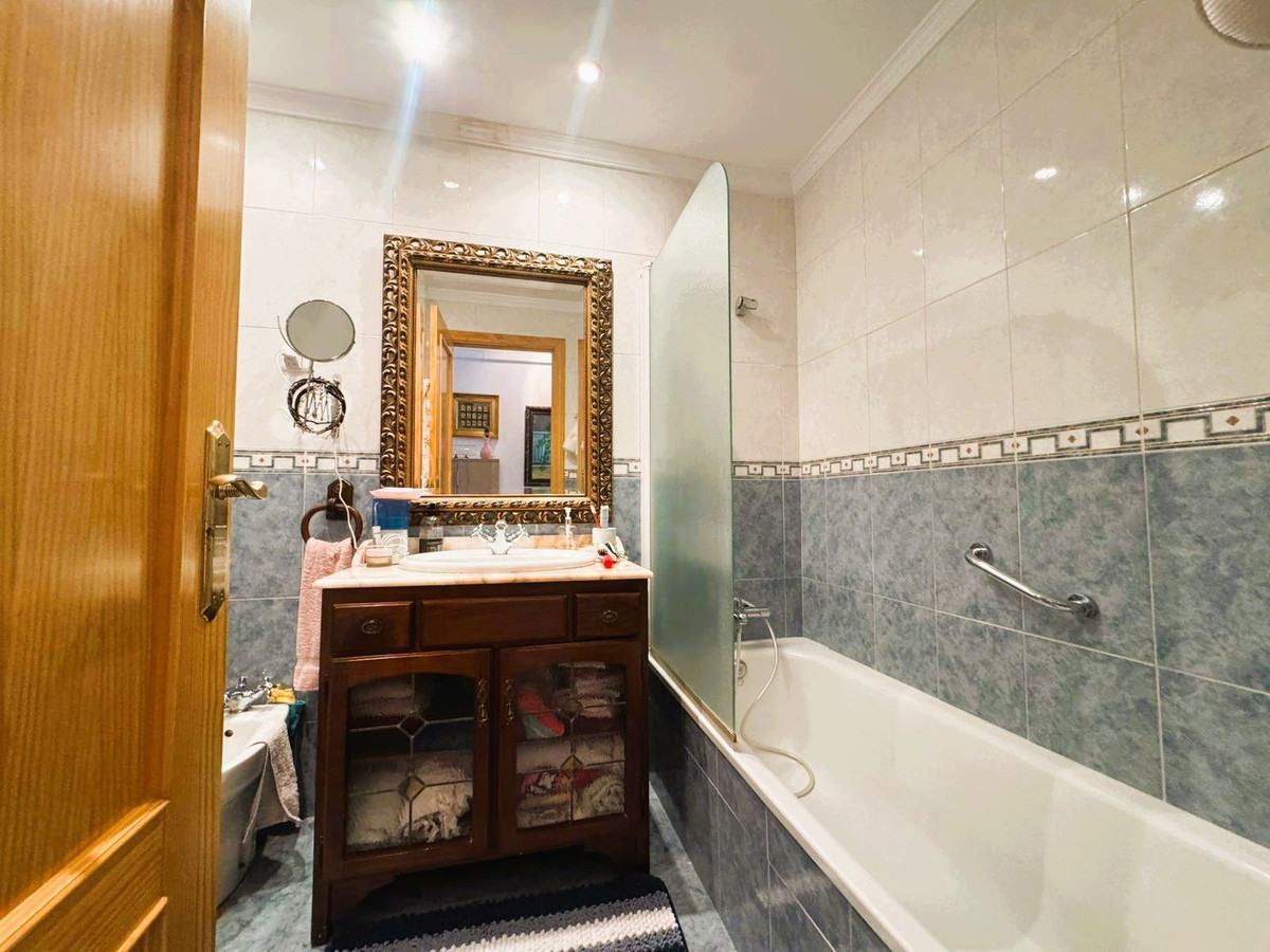 3 Bed Apartment for sale in Las Lagunas Costa Del Sol, Málaga, Spain