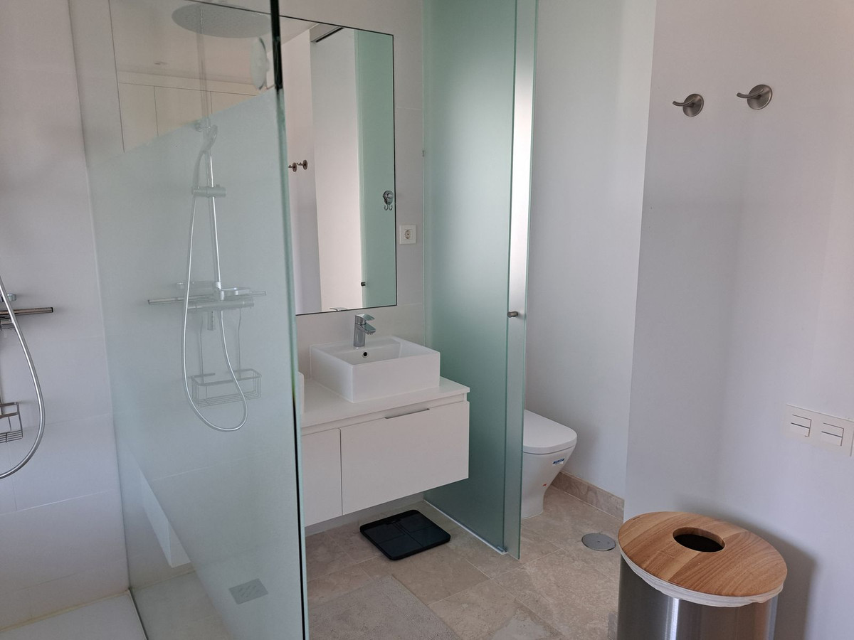 3 Bed Apartment for sale in El Paraiso Costa Del Sol, Málaga, Spain