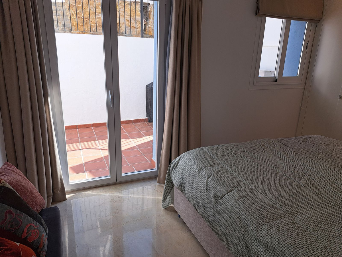 3 Bed Apartment for sale in El Paraiso Costa Del Sol, Málaga, Spain