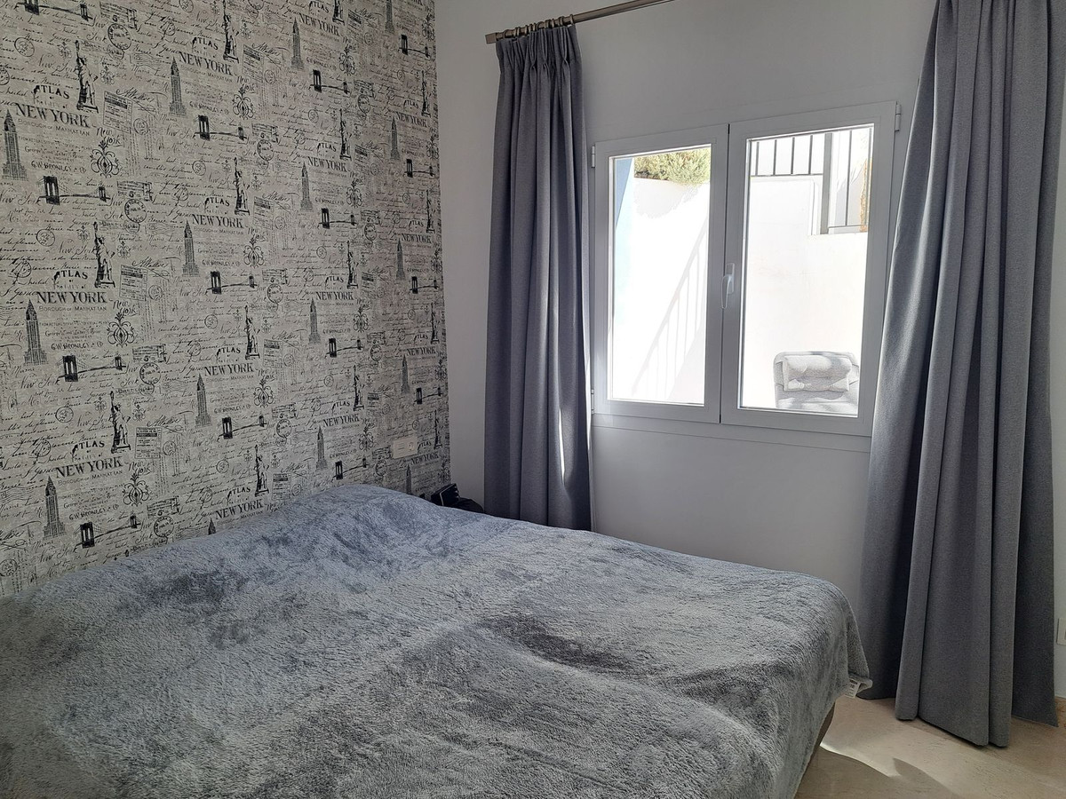 3 Bed Apartment for sale in El Paraiso Costa Del Sol, Málaga, Spain