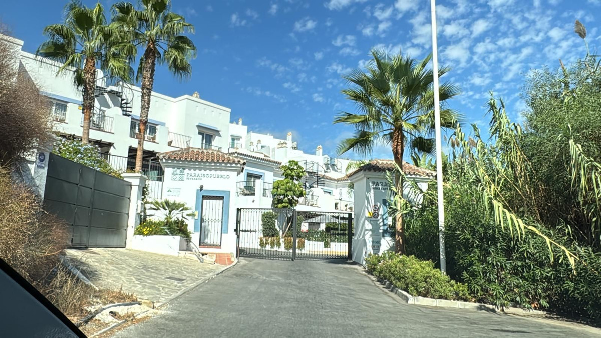 3 Bed Apartment for sale in El Paraiso Costa Del Sol, Málaga, Spain