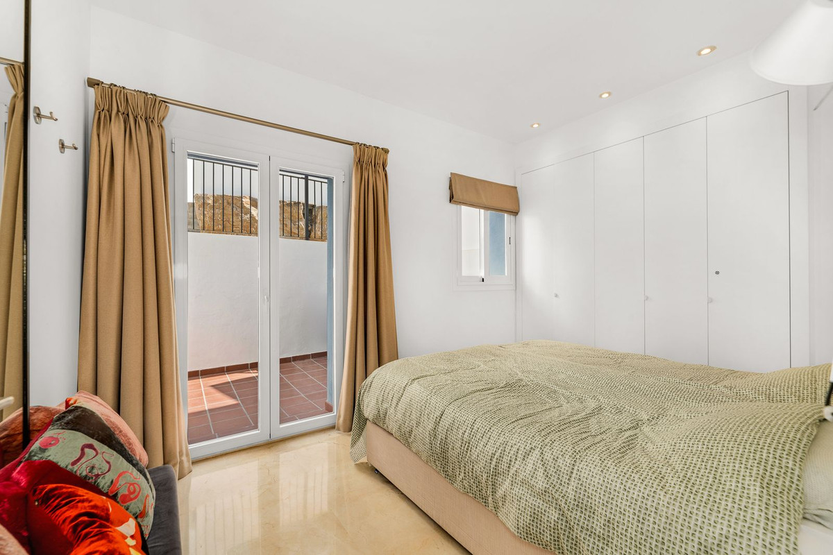 3 Bed Apartment for sale in El Paraiso Costa Del Sol, Málaga, Spain