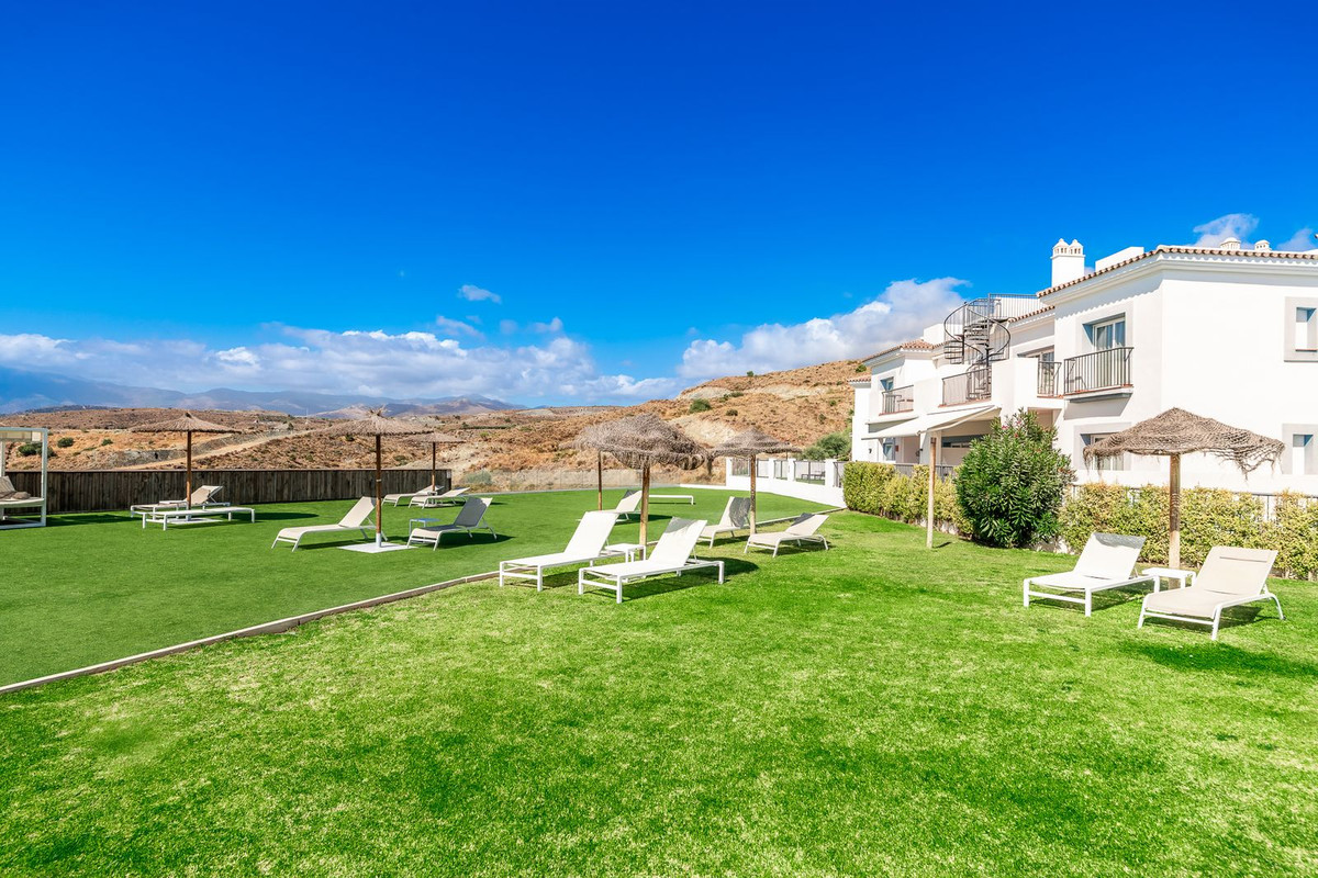 3 Bed Apartment for sale in El Paraiso Costa Del Sol, Málaga, Spain