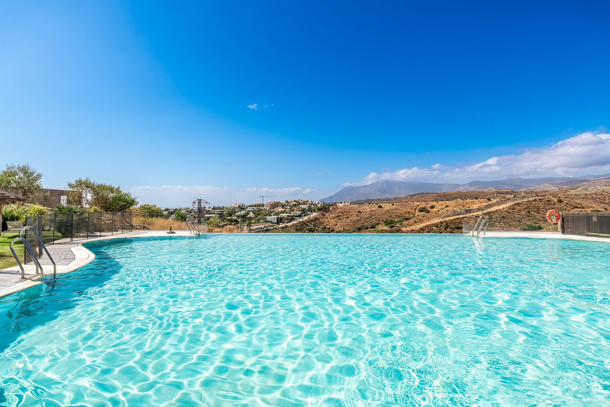 3 Bed Apartment for sale in El Paraiso Costa Del Sol, Málaga, Spain