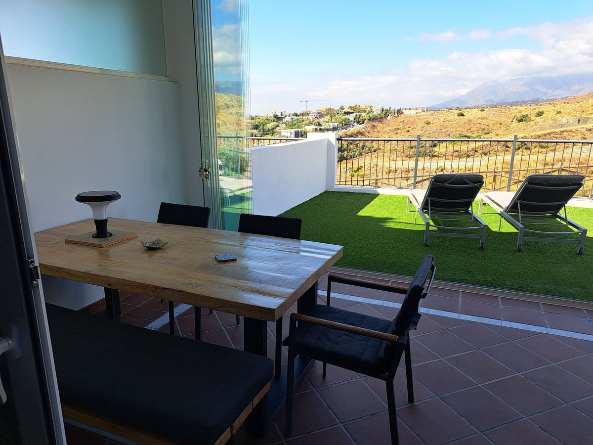3 Bed Apartment for sale in El Paraiso Costa Del Sol, Málaga, Spain