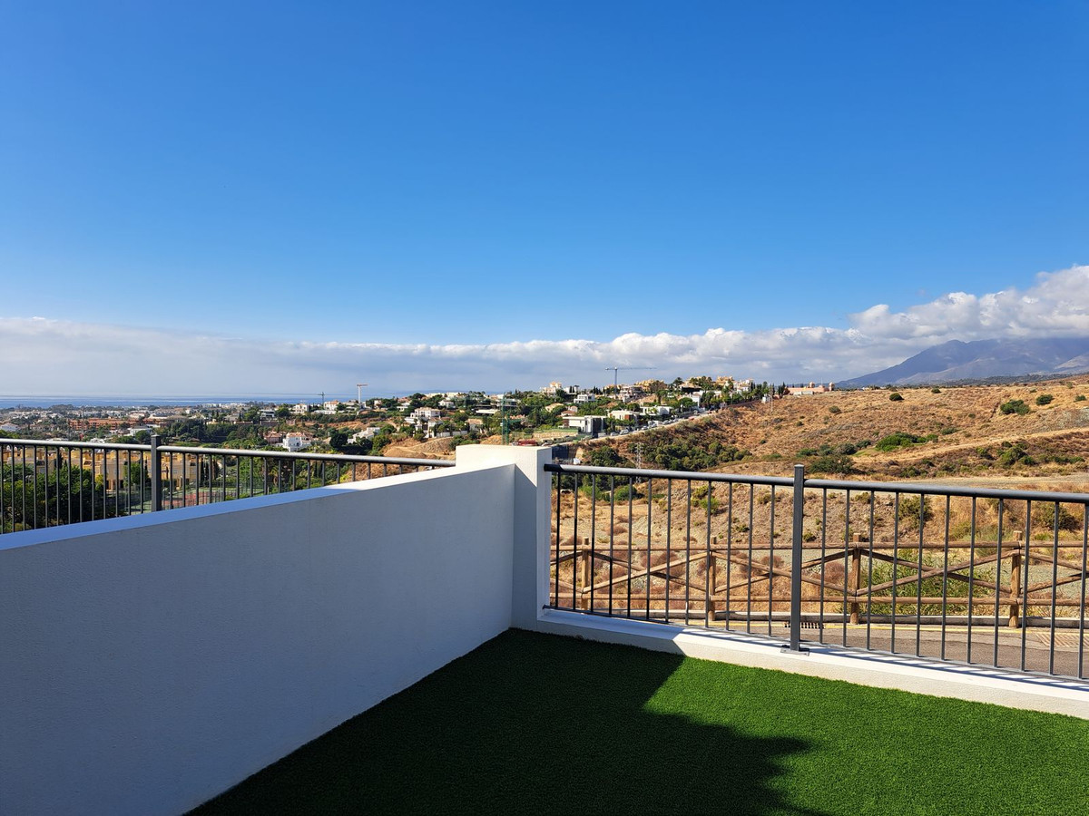 3 Bed Apartment for sale in El Paraiso Costa Del Sol, Málaga, Spain