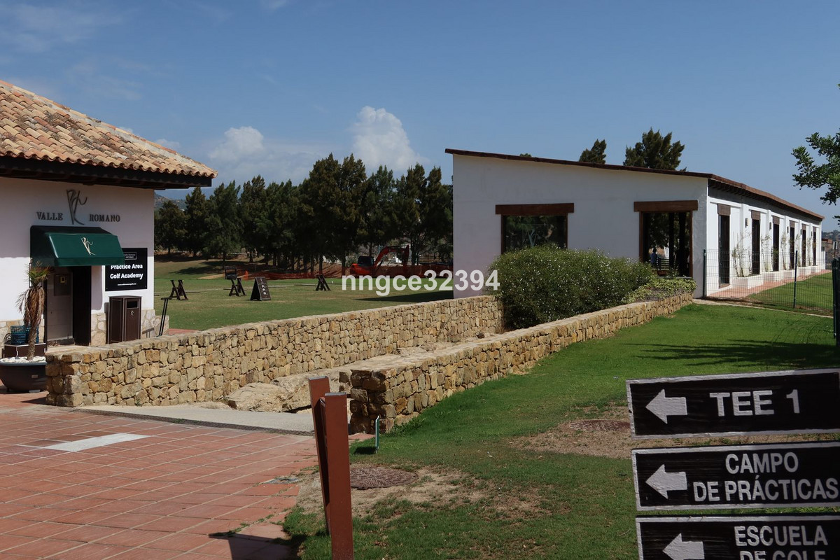 4 Bed Apartment for sale in Estepona Costa Del Sol, Málaga, Spain