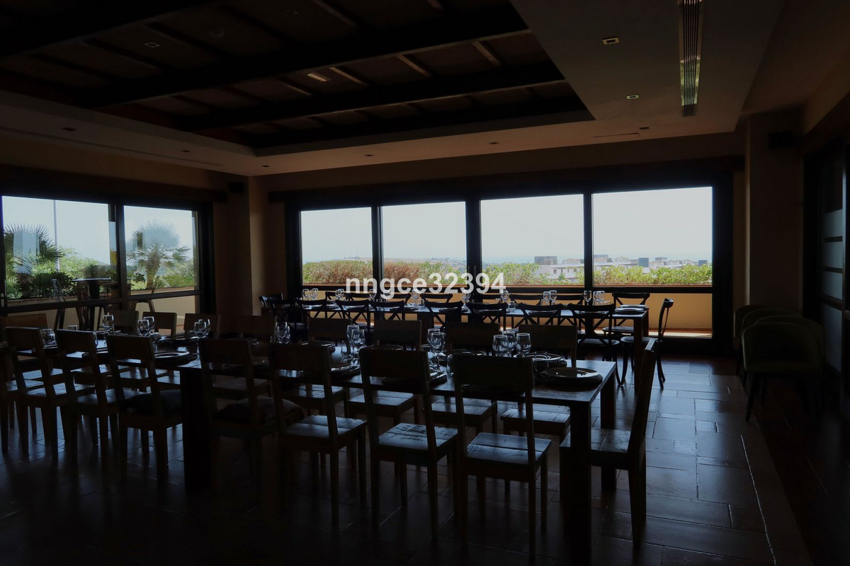 4 Bed Apartment for sale in Estepona Costa Del Sol, Málaga, Spain