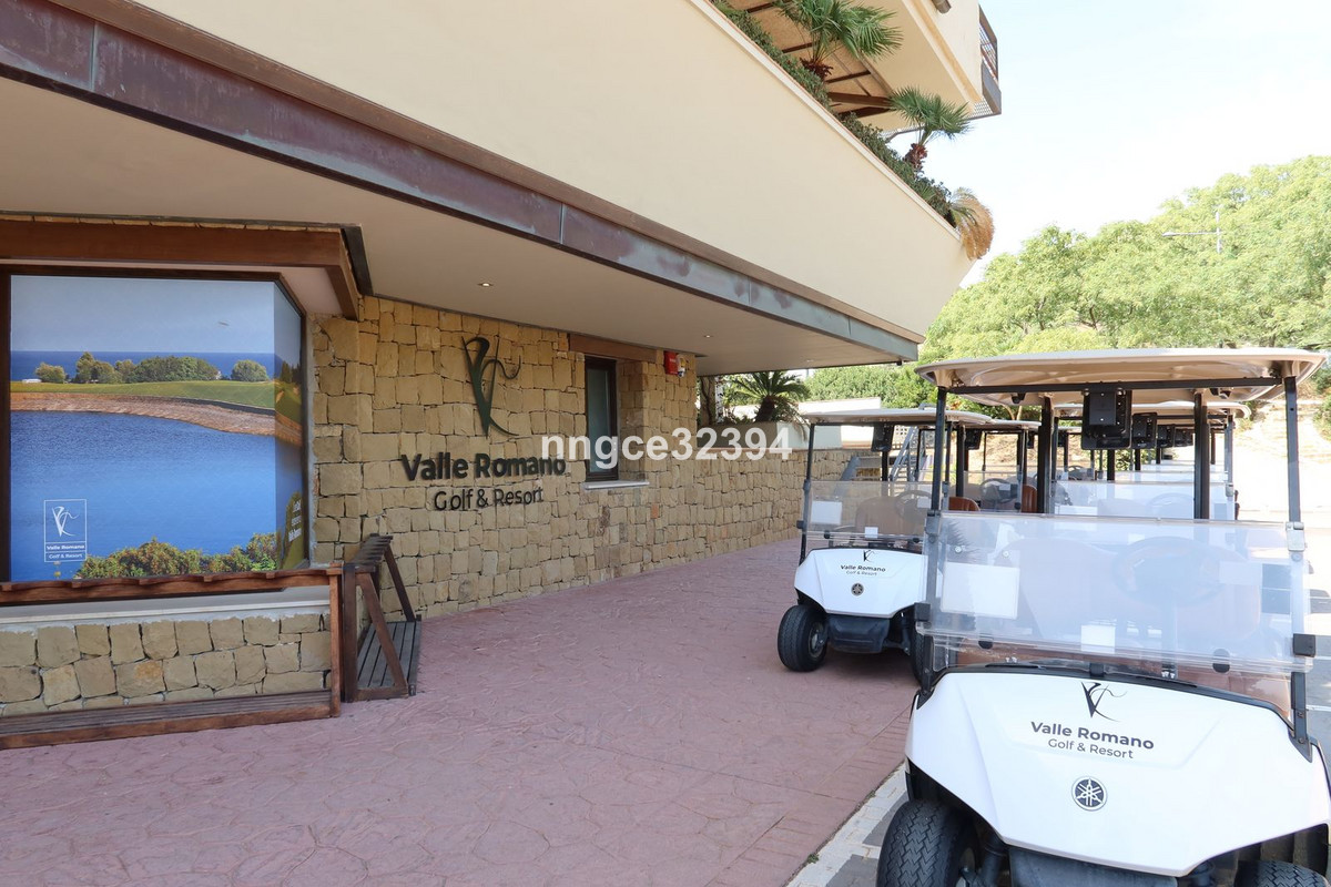 4 Bed Apartment for sale in Estepona Costa Del Sol, Málaga, Spain
