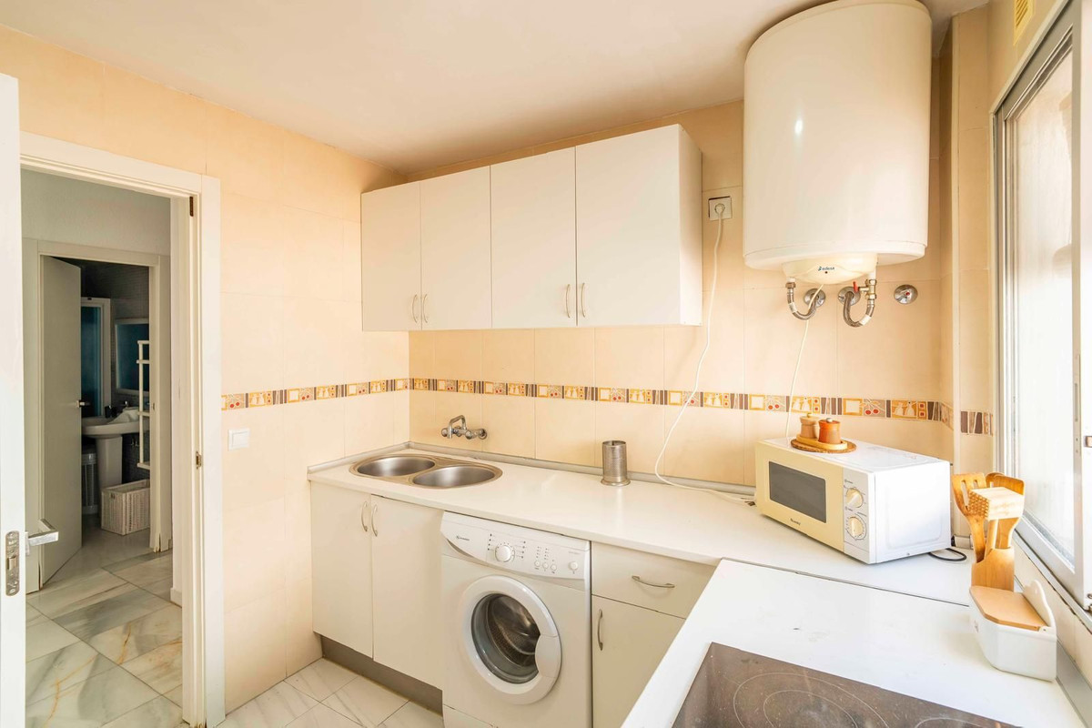 Se vende Apartamento Planta Media de 2 dormitorios en Costa Del Sol, Málaga, España