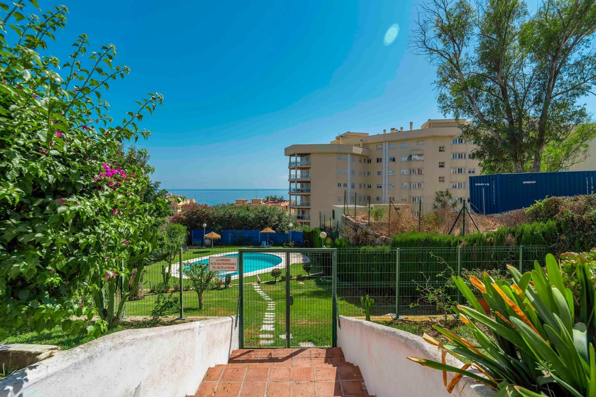 Se vende Apartamento Planta Media de 2 dormitorios en Costa Del Sol, Málaga, España