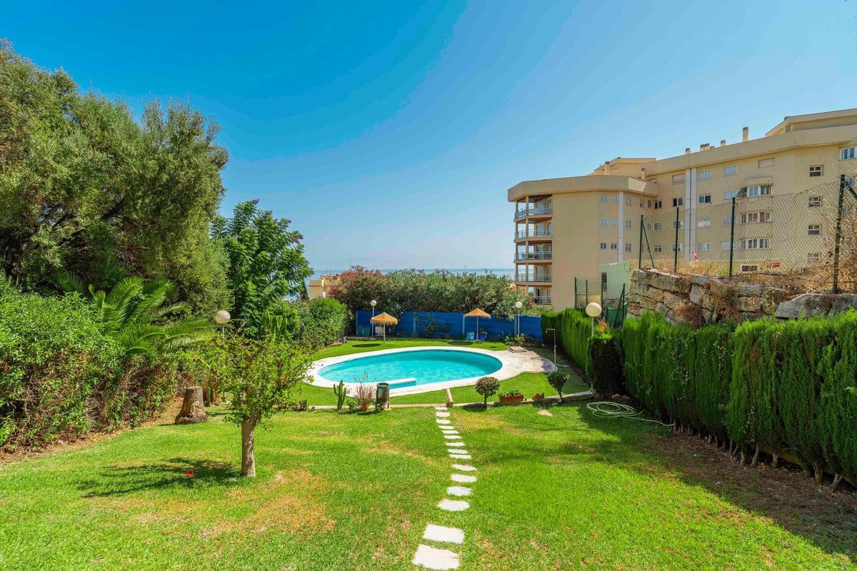 Se vende Apartamento Planta Media de 2 dormitorios en Costa Del Sol, Málaga, España