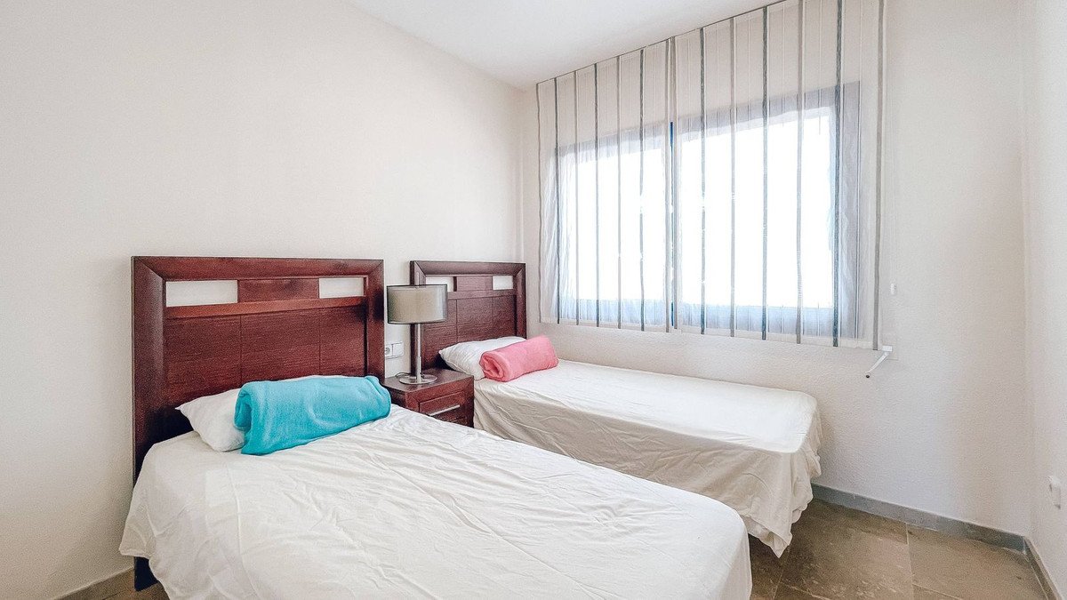 2 Bed Apartment for sale in La Duquesa Costa Del Sol, Málaga, Spain