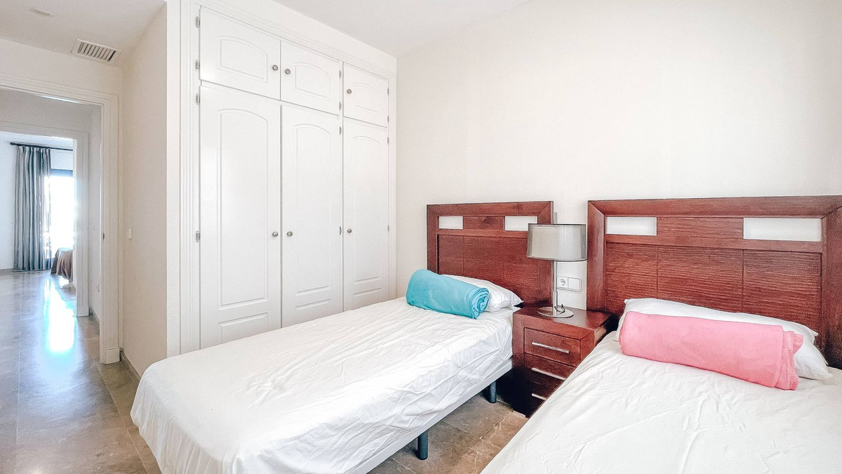 2 Bed Apartment for sale in La Duquesa Costa Del Sol, Málaga, Spain