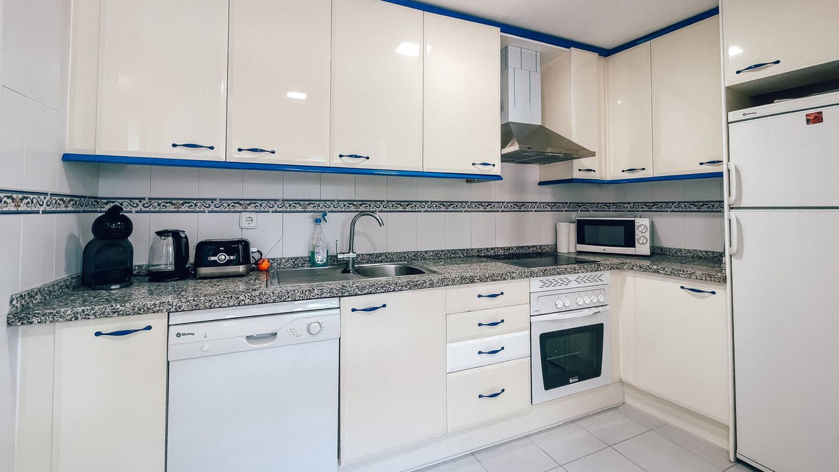 2 Bed Apartment for sale in La Duquesa Costa Del Sol, Málaga, Spain