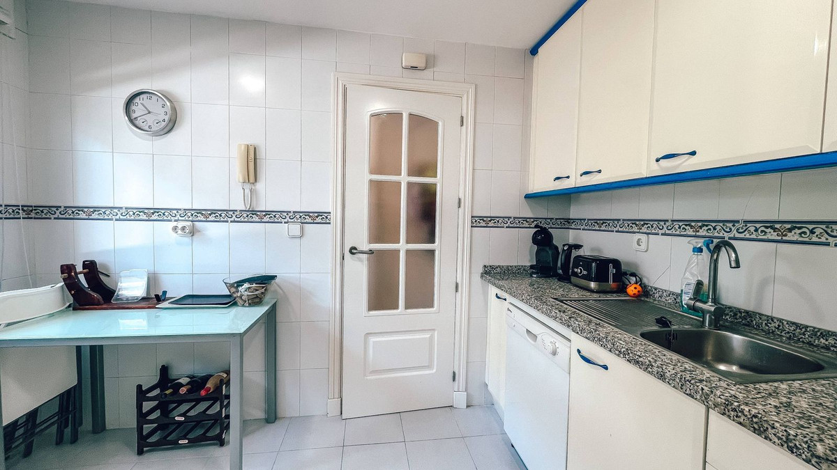 2 Bed Apartment for sale in La Duquesa Costa Del Sol, Málaga, Spain