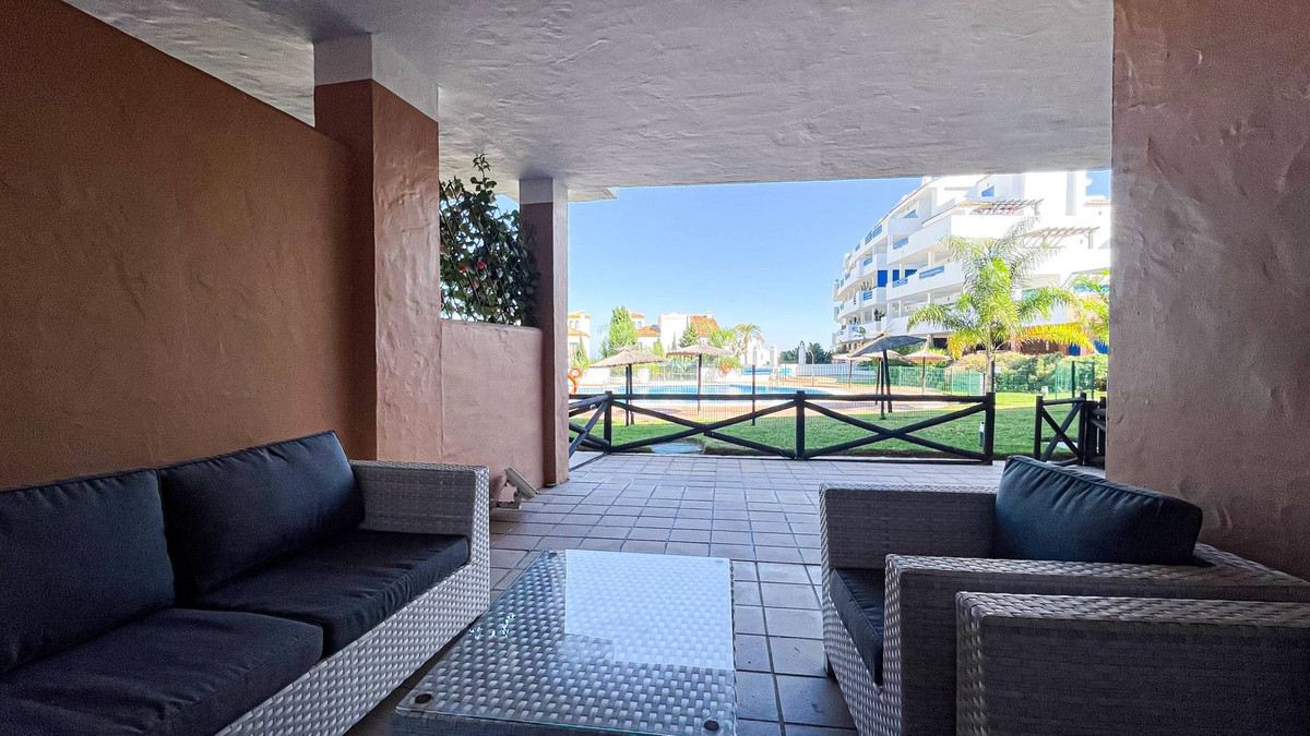2 Bed Apartment for sale in La Duquesa Costa Del Sol, Málaga, Spain
