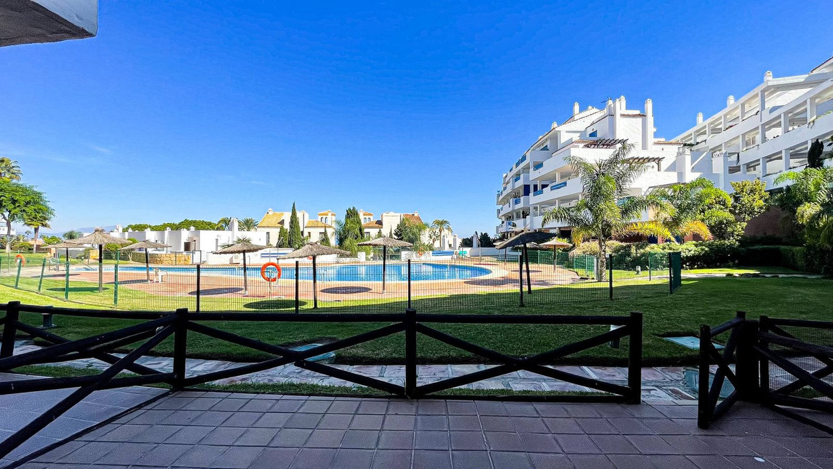 2 Bed Apartment for sale in La Duquesa Costa Del Sol, Málaga, Spain