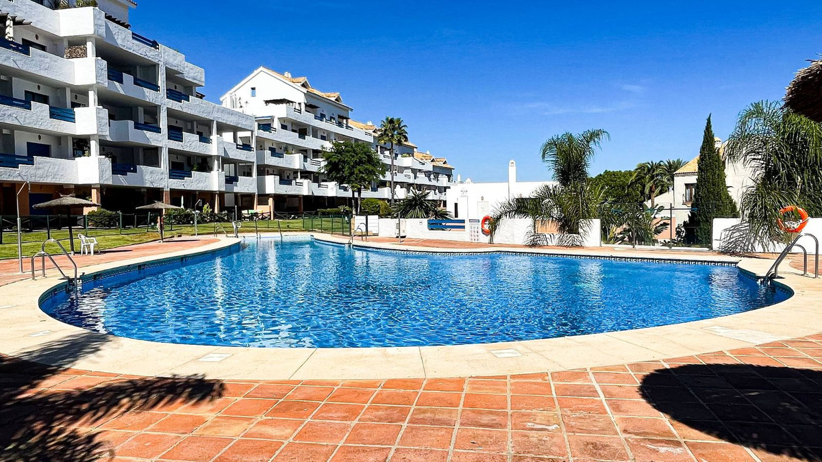 2 Bed Apartment for sale in La Duquesa Costa Del Sol, Málaga, Spain