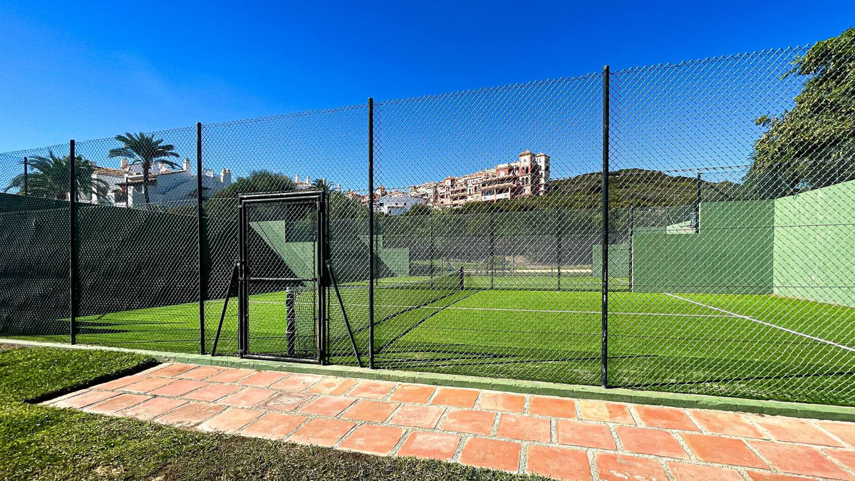 2 Bed Apartment for sale in La Duquesa Costa Del Sol, Málaga, Spain